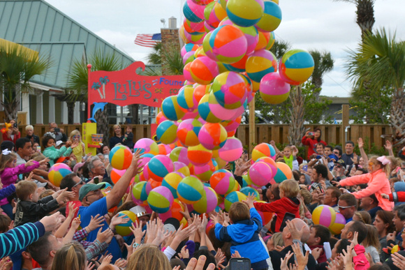 Beach Ball Drop Countdown 5-4-3-2-1_2015-3b