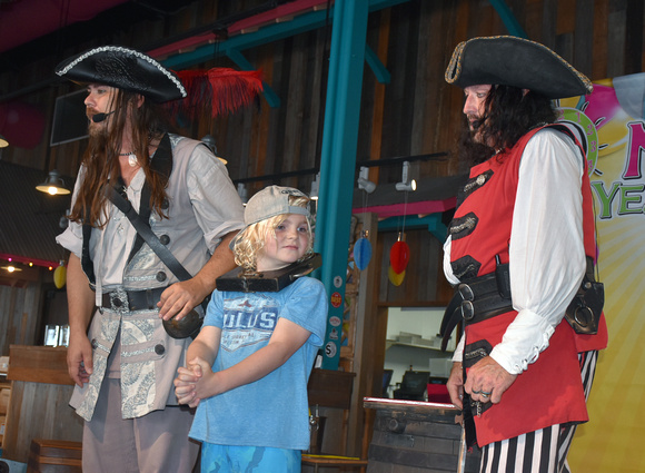 Capt.Davy+Pirate Crew_NoonYear'sEve 2021-8