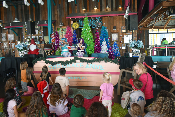 Billy Claus & LuLuBelles Book Reading_2024-3